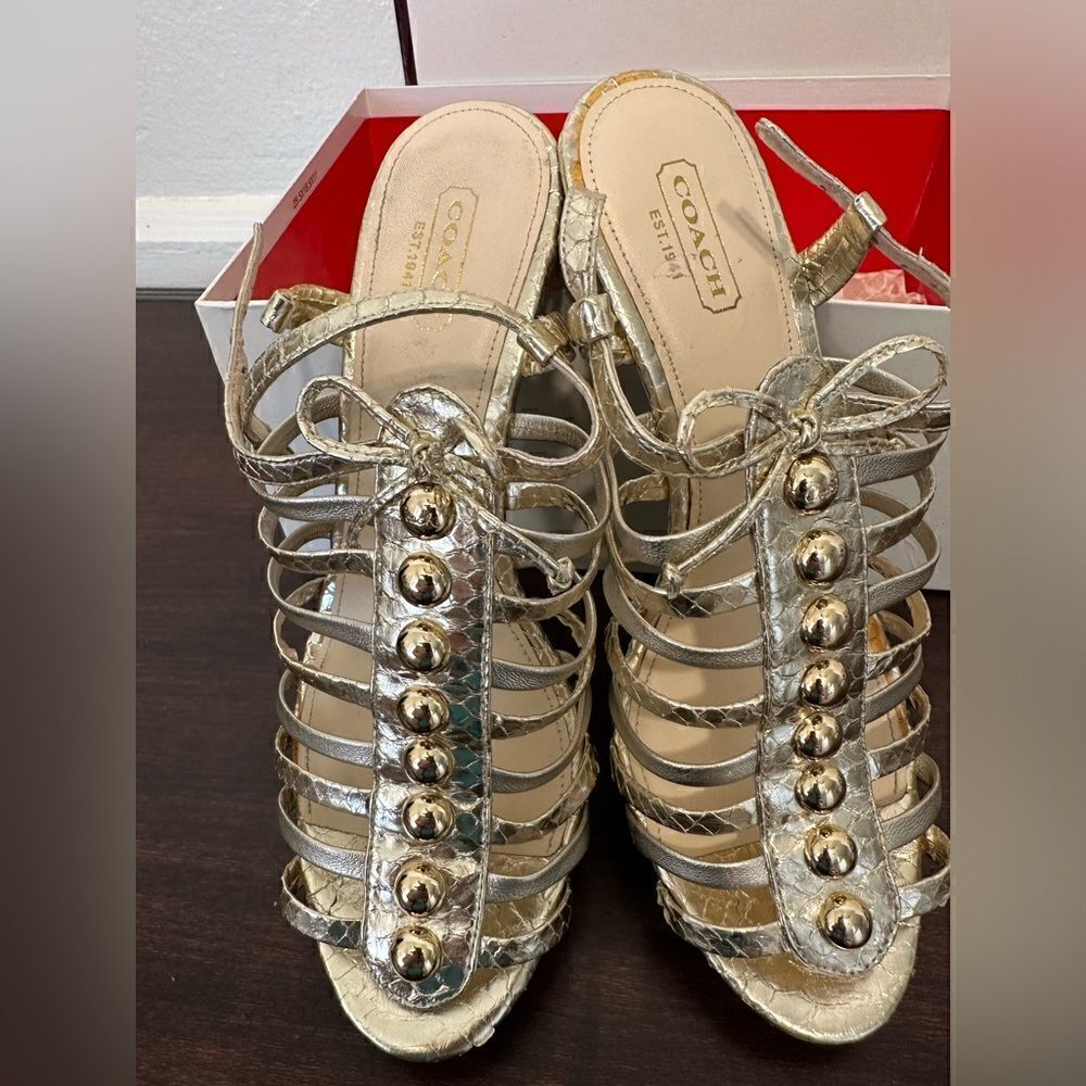 Coach Women’s platform heel leather sandal in gold size 7 - Picture 10 of 14